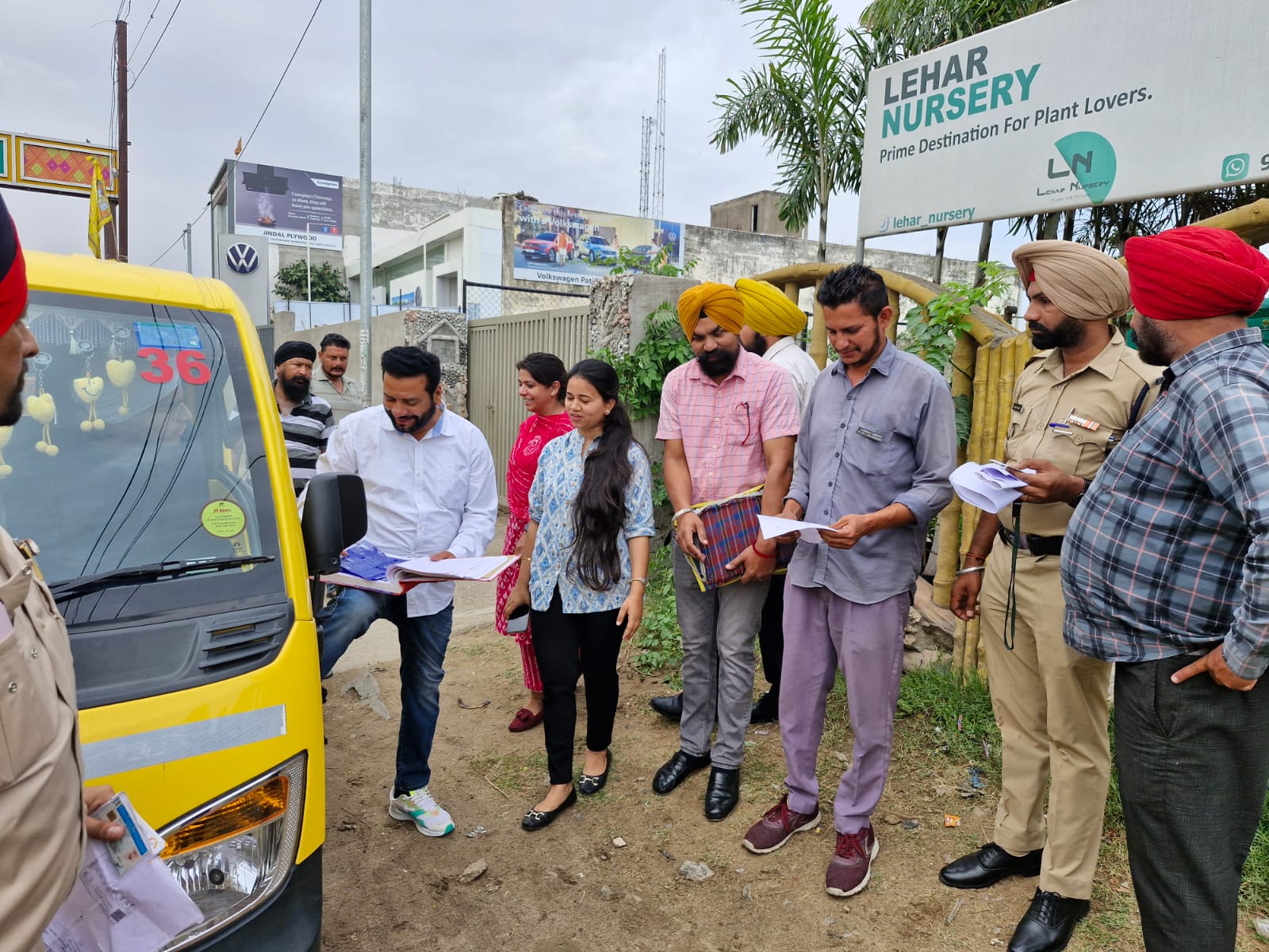 क्षेत्रीय परिवहन अधिकारी द्वारा सुरक्षित स्कूल वाहन नीति के तहत स्कूल बसों की जांच की गई